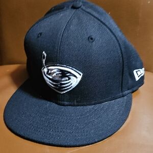 New Era NHL Hockey Fitted Cap with Silver Logo Size 7 1/2